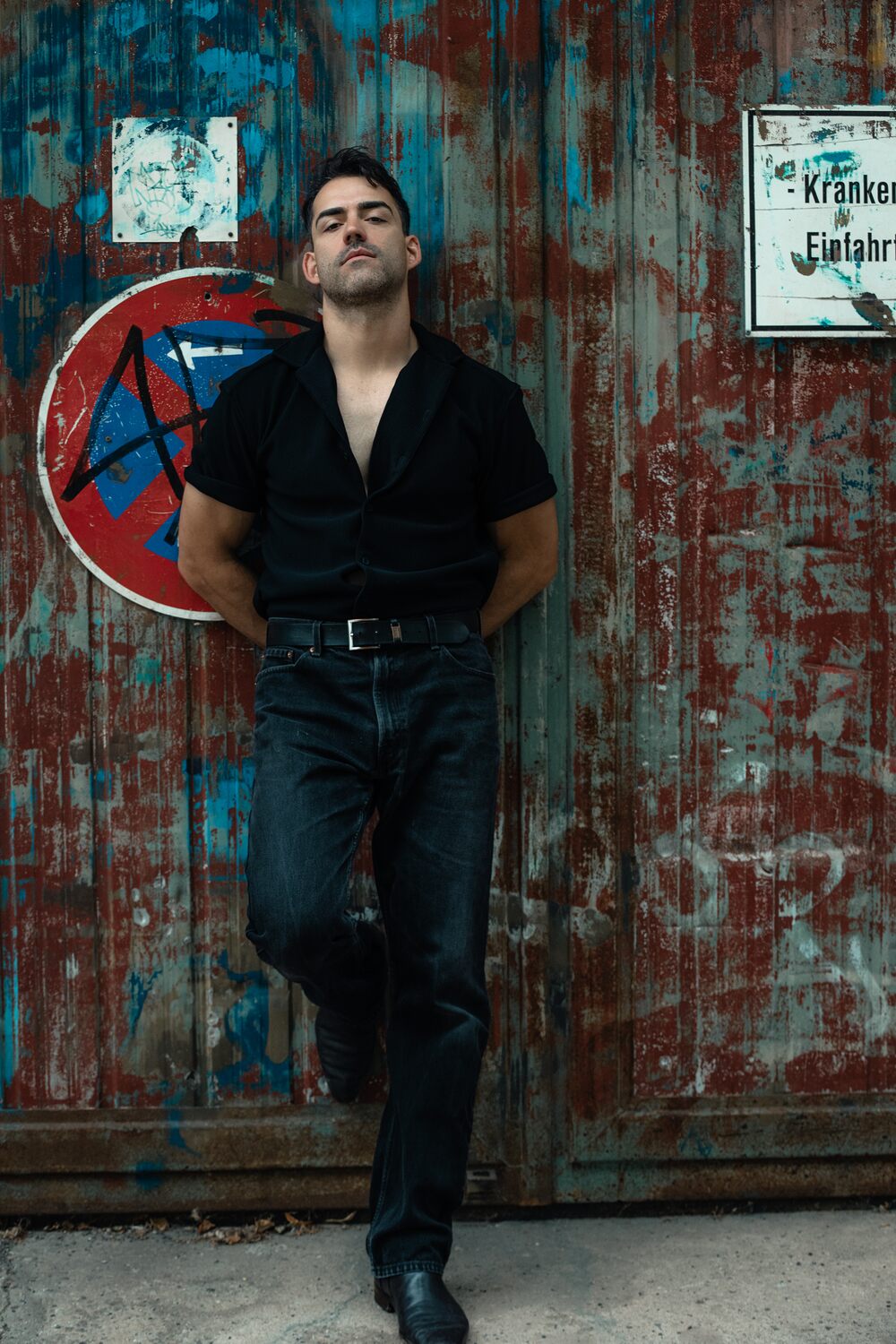 Nicky Wuchinger, full-length portrait